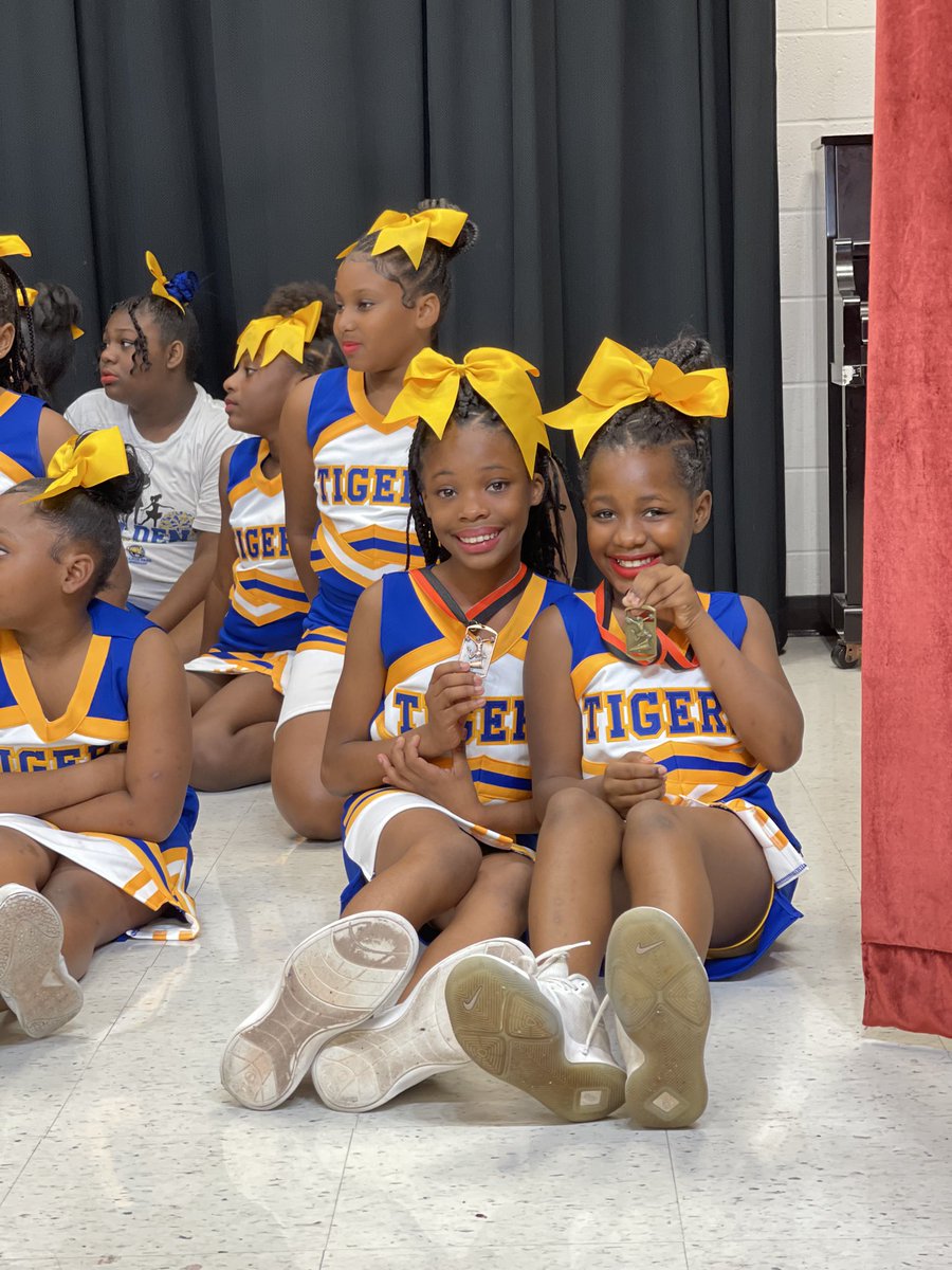 AndersonLitLab's tweet photo. Exciting News 🏆 At the AGHES Cheer &amp; Dance Showcase, we placed: 
🥈 Cheer &amp; Dance Category 
🥈 Crowd Favorite for the Walkthrough Category 
🥇 &amp; 🥉 for the Jumpoff Category 
@NewCollegePk_ES Golden Tigerettes 📣💙🐯👏🏽 https://t.co/MDUwIed3WZ