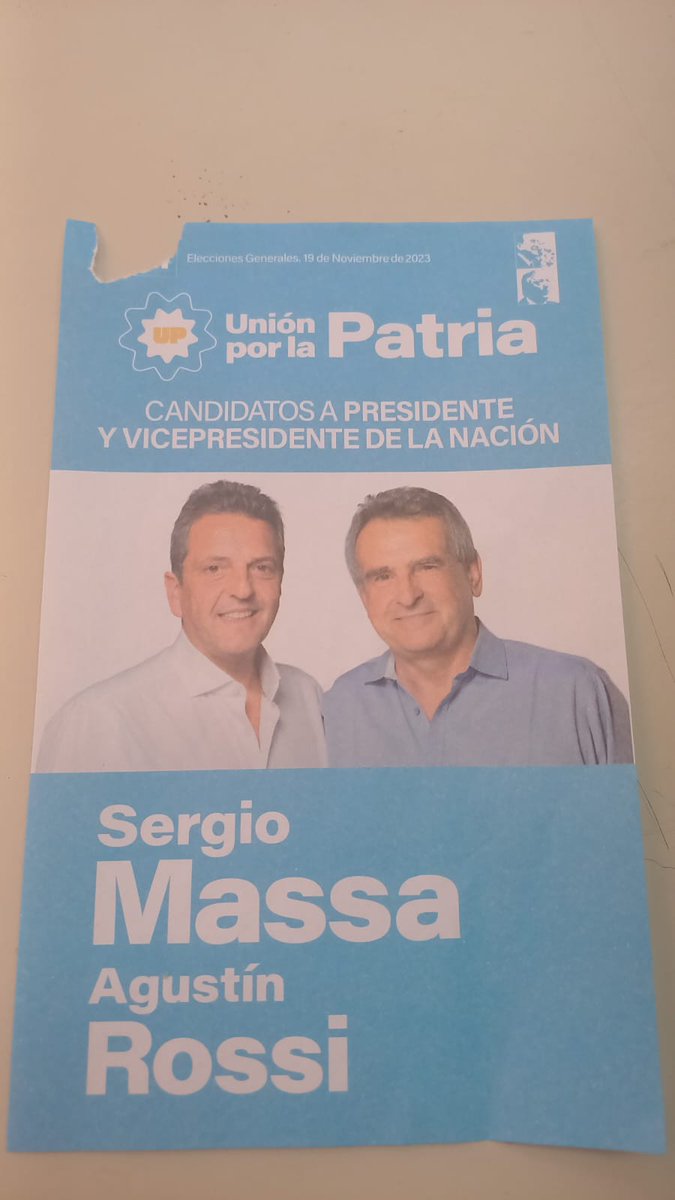 otrarodriguez's tweet photo. Ojo!!! Son muy mugrientos y están rompiendo boletas de UXP donde figura el nro de lista, lo detectaron nuestros fiscales en varias escuelas de la comuna 15. Obviamente ya está también al tanto la justicia electoral de cada escuela. Difundamos para seguir cuidando la democracia! https://t.co/NeQrbUsxAW