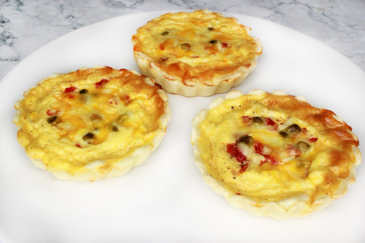 MahatsHerri's tweet photo. 📣 Y la receta del mes es: 
⭐ Mini-quiches de verduras, queso y beicon ⭐
Puedes ver la receta completa en 📖 (https://t.co/ymo4oyONFs) y en nuestro canal ▶️ (https://t.co/w77q4TJfCW)

#ConservasLodosa #quiche #recetassanasysencillas #miniquiche #consumelocal #lacalidaddelnorte https://t.co/R8mHUlCkDJ