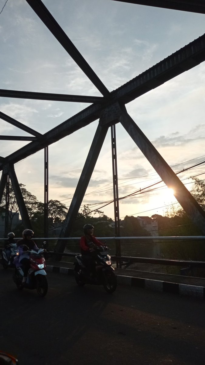 Dynna07_'s tweet photo. malming an di alun-alun pbg + GOR, vibesnya ngangenin bgt sama waktu kecil busetttt https://t.co/X8wJbeW1rq