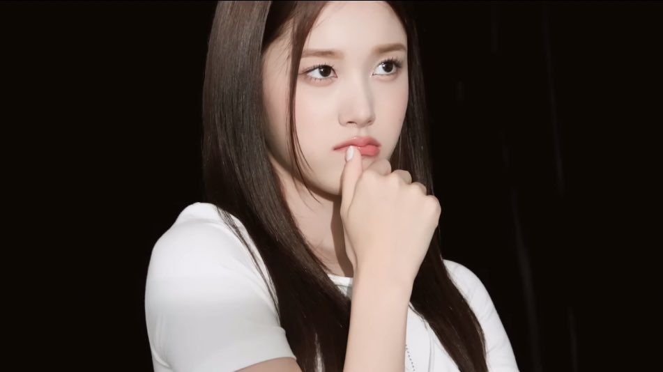 JYLOOKS's tweet photo. still not over these 

#J #STAYC #재이 #스테이씨 https://t.co/3b1vJHO0kC