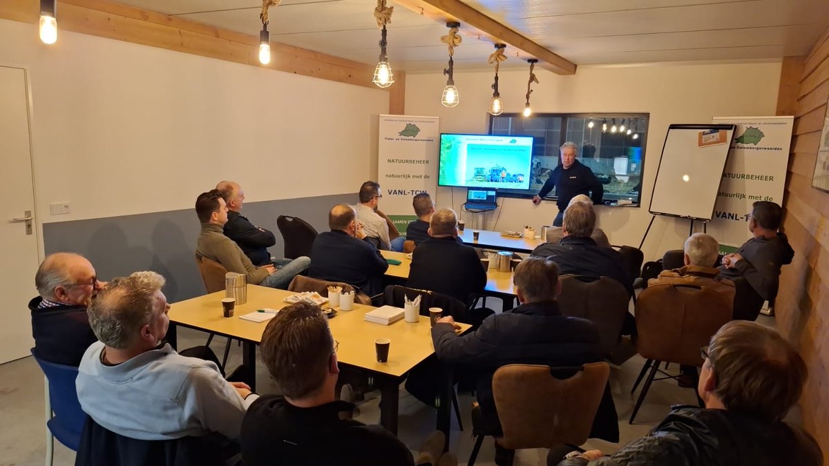 Afgelopen donderdag organiseerde de VANL-TCW een voorlichtingsavond voor alle loonwerkers in ons gebied.  Agrarisch natuurbeheer, boeren en loonwerkers.   Er werd informatie uitgewisseld over onder andere  grasmaaien, weidevogels en slootbeheer.