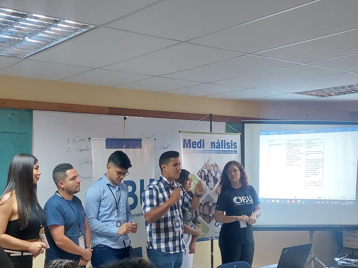 Medianalisis's tweet image. Hoy se lleva a cabo el segundo día del encuentro de jóvenes universitarios #ConectandoFuturo, donde 30 estudiantes de distintas universidades del país debaten  sobre el futuro de estas instituciones🏫🎓

@OBUVenezuela