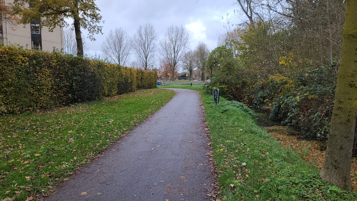 rienvankeulen's tweet photo. Beste @Gem_Nieuwegein, het #Pandorapad houdt abrupt op.⛔️ Geen borden voor 🚲 fietsers, er bekruipt mij een 'zoek het maar uit'-gevoel. Heel erg jammer! https://t.co/4ooY4pu30B