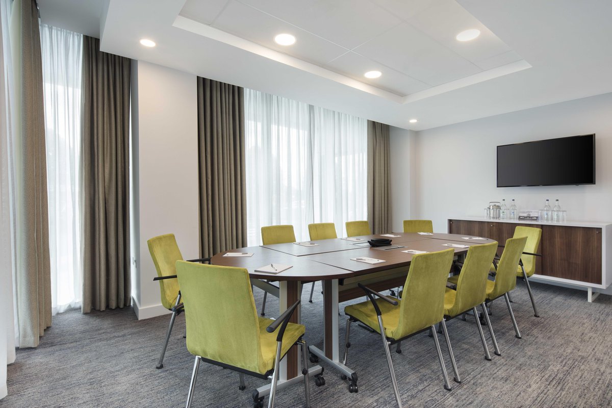 Your Ultimate Workspace. Discover Hampton by Hilton London Stansted Airport's Business Center. 🌟💼 

Book your stay today → bit.ly/39RK1OG

#HamptonBusinessCenter #LondonExploration #HamptonByHilton