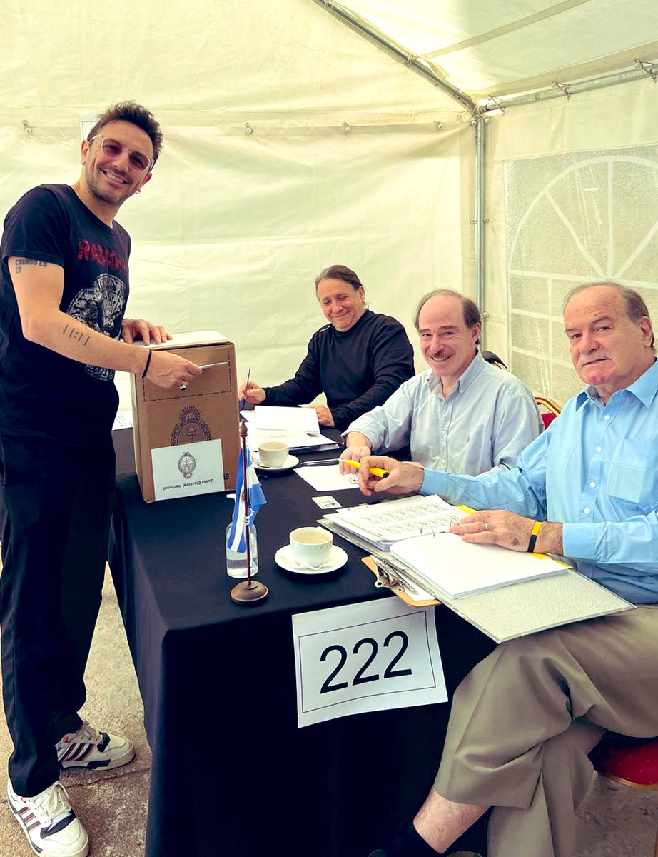 Dos votos Mas!
Democracia Siempre!!!
🇦🇷✊🏽