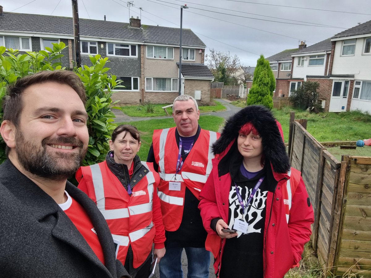 WSMLabour's tweet photo. We loved joining @UsdawUnion friends for the #Respect23 for shopkeepers conference.
Really positive #LabourDoorstep with the fab @CHazelgrove @ClareMoodySW @Tzardan @JonathanWallcr1 & the ace USDAW team.
More info on the #FreedomFromFear campaign here:
https://t.co/k1T0jAUw53 https://t.co/gdVSqSCVgV