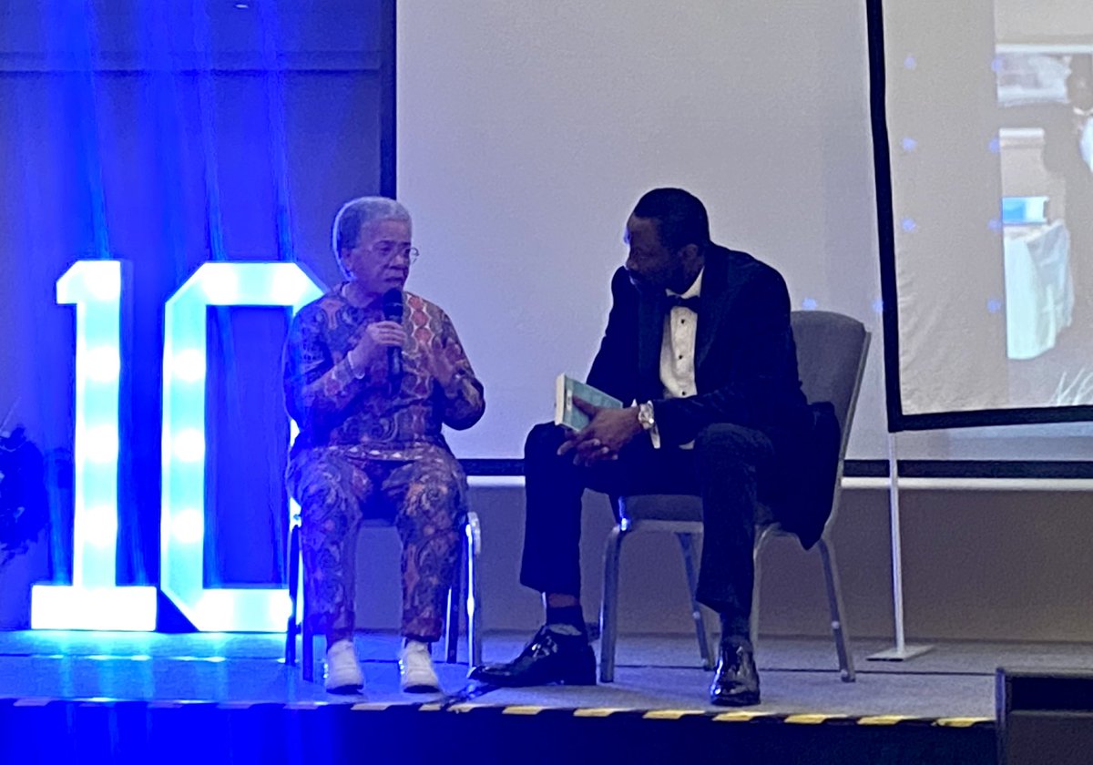 DrSophiaBDS's tweet photo. We stand on the shoulders of giants and I had the pleasure of meeting a true architect of equitable healthcare with a life story that is so inspirational. #superfan 🤓@EAnionwu https://t.co/BbRnpmt1MI
