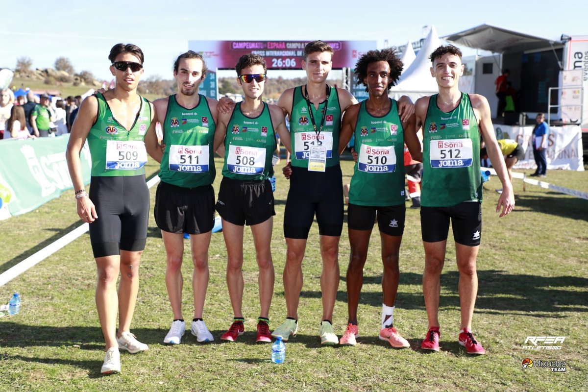 El campeón de Europa <a href="/quijalex_/">Alejandro Quijada</a> lidera al <a href="/atletismoplayas/">CA Facsa Playas de Castellón</a> al 🏆 sub23 🚹 en el #CrossXClubes

¡Y por solo cuatro puntos de diferencia con el Oriente, defensor del título!

📺 <a href="/LaLigaPlus/">LALIGA+</a> bit.ly/46zbeB3
📊 bit.ly/49EVcIu