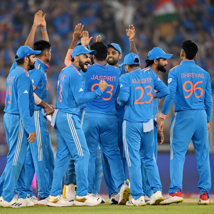 cricketontnt's tweet photo. First Power play:  

👊 10 overs 
🏏 60 runs 
🥳 3 wickets 

GAME ON! 🔥

#INDvsAUS  | #CWC23Final  🏆 https://t.co/guNalDTPmP