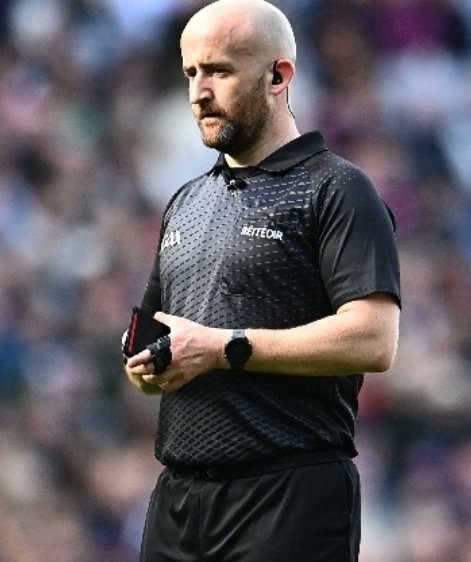 RefereePag18919's tweet photo. 2 big Leinster Senior Club Football Semi-Finals down for decision today Sun 19th Nov. We wish David Gough (Mea) and Brendan Cawley (Kil) and their team of officials all the very best in their respective games. #NoRefNoGame @gaaleinster https://t.co/mGaRuOXnd7