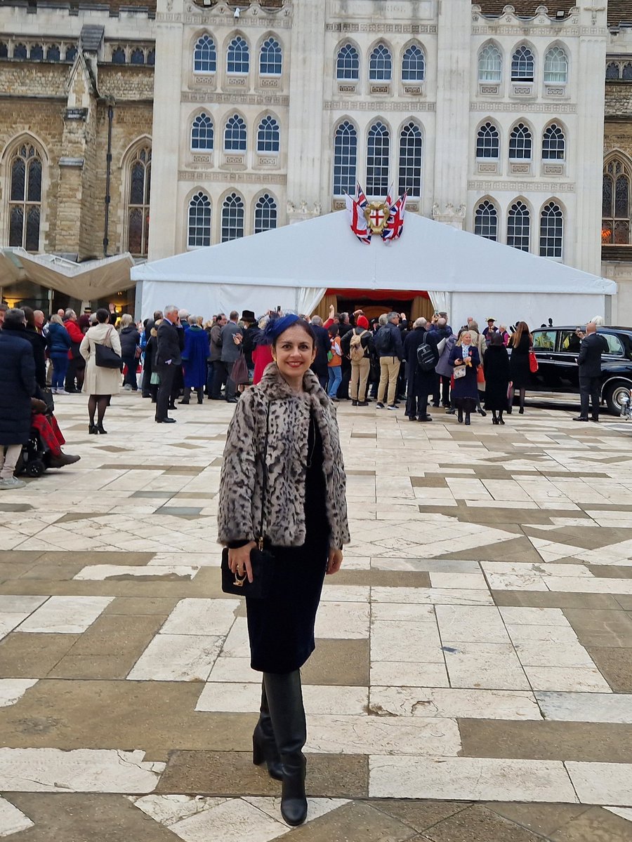 stefpassamonte's tweet photo. Presentation Ceremony for the new #LordMayorofLondon Michael Mainelli! Wonderful gifts and wonderful speech from our Master Educator. #WCoEducators #MasterEducator #Liverymen #medievaltradition #CityofLondon #Guildhall #Educators #cityliveries https://t.co/uLA3XlmsRD