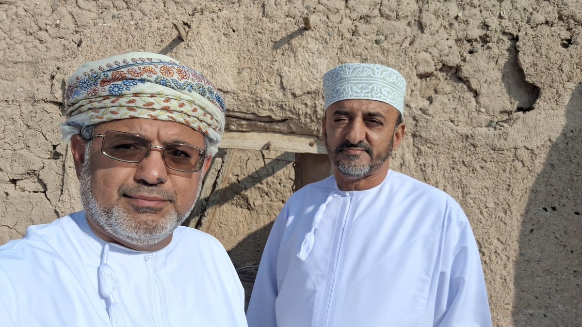 dr_mahroqi1's tweet photo. في جولة قصيرة مع صديق الطفولة رجل الأعمال عبدالله بن عامر الراشدي، في سوق سناو القديم الملاصق لحصن العقير صباح اليوم. https://t.co/Ob2HnVeHk9