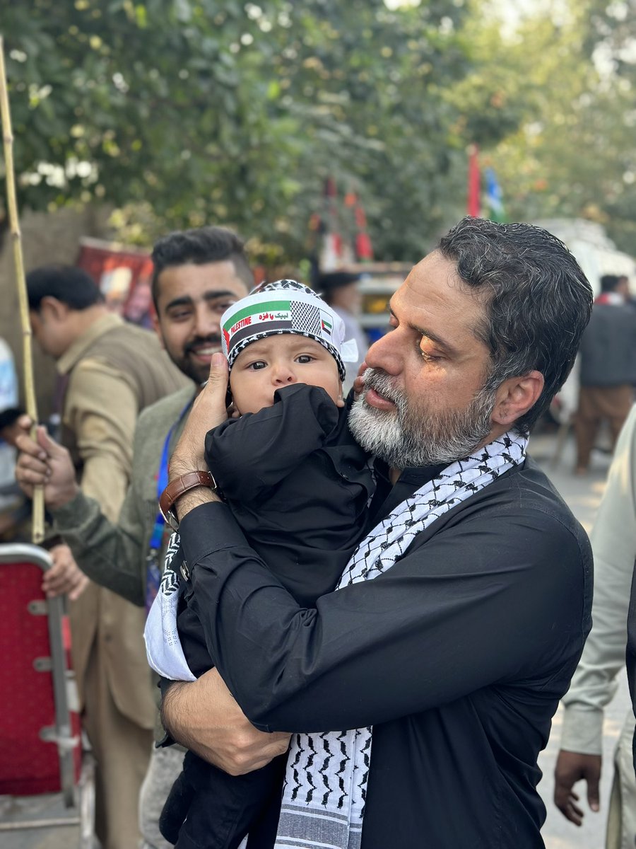 asalmanbaloch's tweet photo. غزہ مارچ لاہور میں شریک ہر فرد اپنے خاندان کے ہر فرد اور بچے کے ساتھ شریک ہوا ہے ، اللہ سب کی کاوش کو قبول فرمائے ، مظلومین کی مدد فرمائے 
#GazaMarchLHR #GazaMarchLahore https://t.co/UVpc1rtUk1