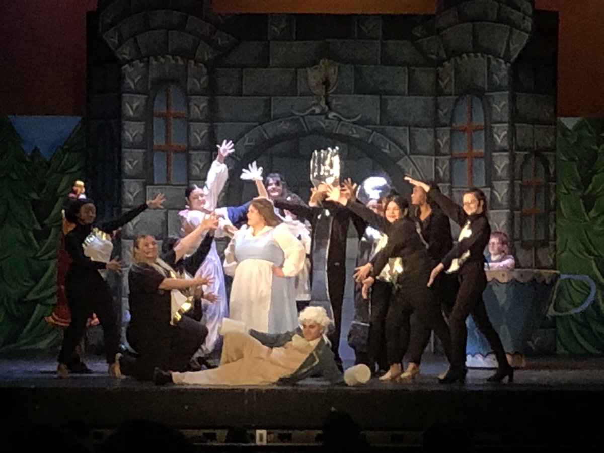 TheHanzels's tweet photo. Shout out to our incredible Phoenix Performing Arts Department for their outstanding rendition of Beauty and the Beast. Job well done!! 👏 🥀 #weare409 #ahsphoenix #TogetherWeRise https://t.co/vjxbh9ZoL0