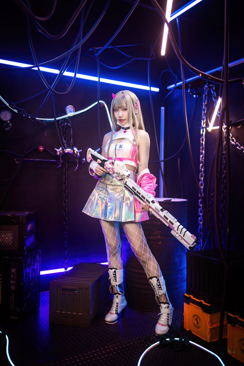 Karma4171's tweet photo. NIKKE - 毒蛇

Coser：亦子

#NIKKE #cosplay  #勝利の女神NIKKE https://t.co/OCUsoaCB6G