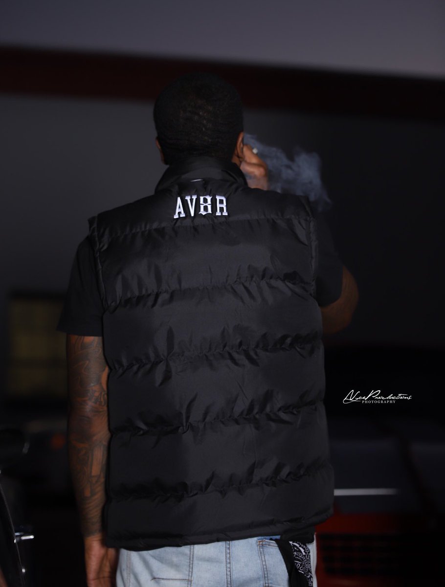 ✖  Privé Apparel ✖#AV8R
🎙️ @cshot
📷NYCE
💨#SmokedOutSundays in Privé
🛍️ @priveapparel 🅰️V8®️ vest perfect 4 chilly days & nights..FO®️EVE®️FLY 
🆘open.spotify.com/album/3e8s7FFG… 💽vibe
•
 #priveapparel #fashion #cshot #foreverfly  #houseofartatl #atlanta #hiphop #rap #hiphop #reggae