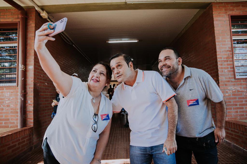 Emití mi voto por los 40 años de Democracia y con la esperanza de la unión para todos los Argentinos.