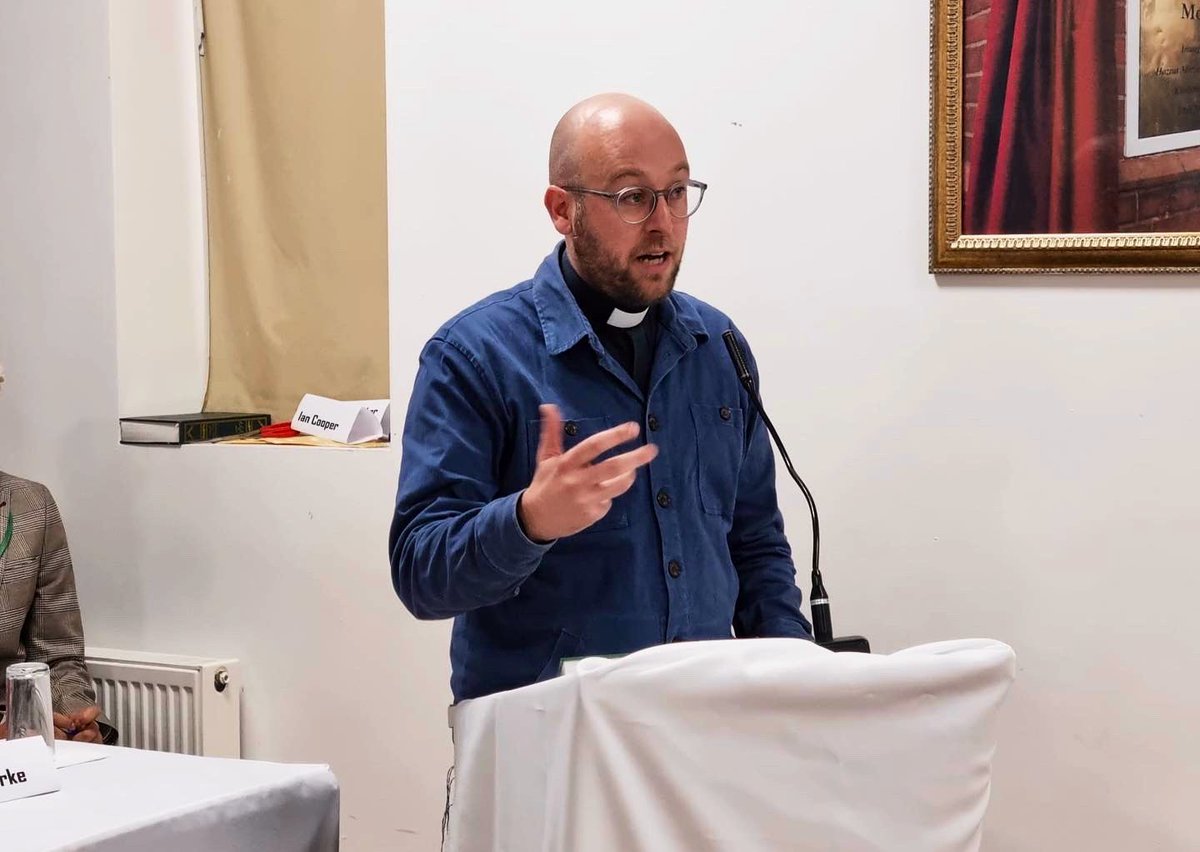 BaitulGhafoor's tweet image. 🌍 Honored to have esteemed guests, including councilors @LeaderSandwell, and community and faith leaders @calumburke, share insights on peace at our #InterfaithWeek event. Their words resonated with the spirit of unity, fostering understanding across diverse beliefs. 🤝✨