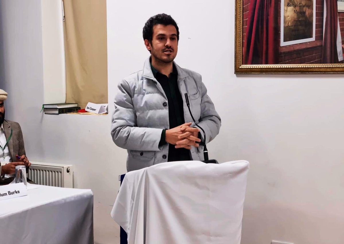 BaitulGhafoor's tweet image. 🌍 Honored to have esteemed guests, including councilors @LeaderSandwell, and community and faith leaders @calumburke, share insights on peace at our #InterfaithWeek event. Their words resonated with the spirit of unity, fostering understanding across diverse beliefs. 🤝✨