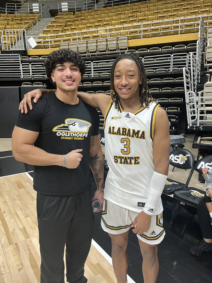 I know I’m late with this post but it was great to see <a href="/brentasmith/">brent smith</a> when <a href="/BamaStateMBB/">Alabama State MBB</a> played Oglethorpe on this past Tuesday. Hate he was out and could play against his brother <a href="/CJ3Hines/">CJ Hines</a>. Stop eating all them weights Brent😂😂😂. Proud of both of you!