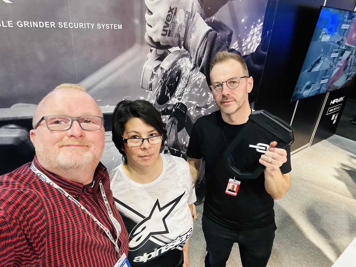 Alex &amp; I checking out the new #Hiplock DX1000 D lock currently the toughest on the market.Anti grinder proof it’s enough to deter any potential thief where grinder attacks on the increase. <a href="/Hiplok/">Hiplok</a> <a href="/motorcyclelive/">Motorcycle Live</a> check out the <a href="/bennetts_bike/">Bennetts</a> review here. bennetts.co.uk/bikesocial/rev…