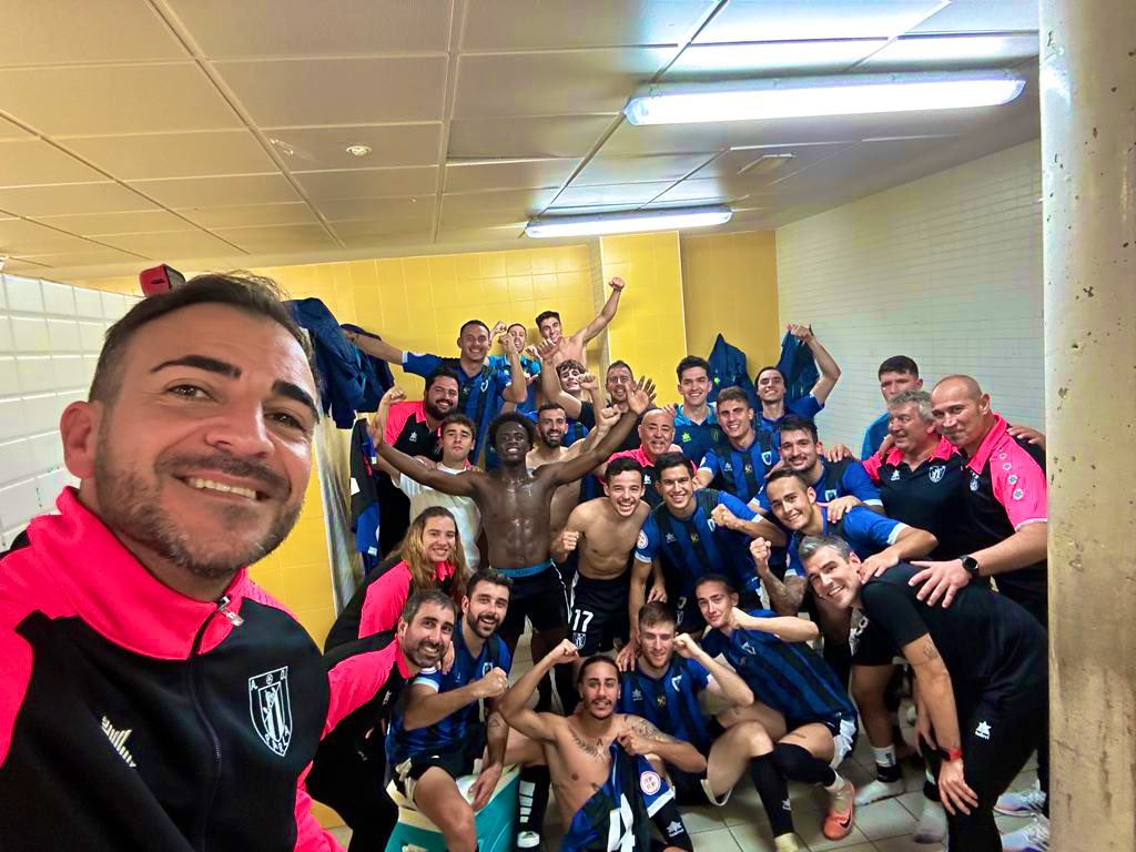 ¡¡¡VAAAAAAAMOS!!!!

Victoria con ADN azul y negro 💙🖤
creyendo hasta el final 💪🏼