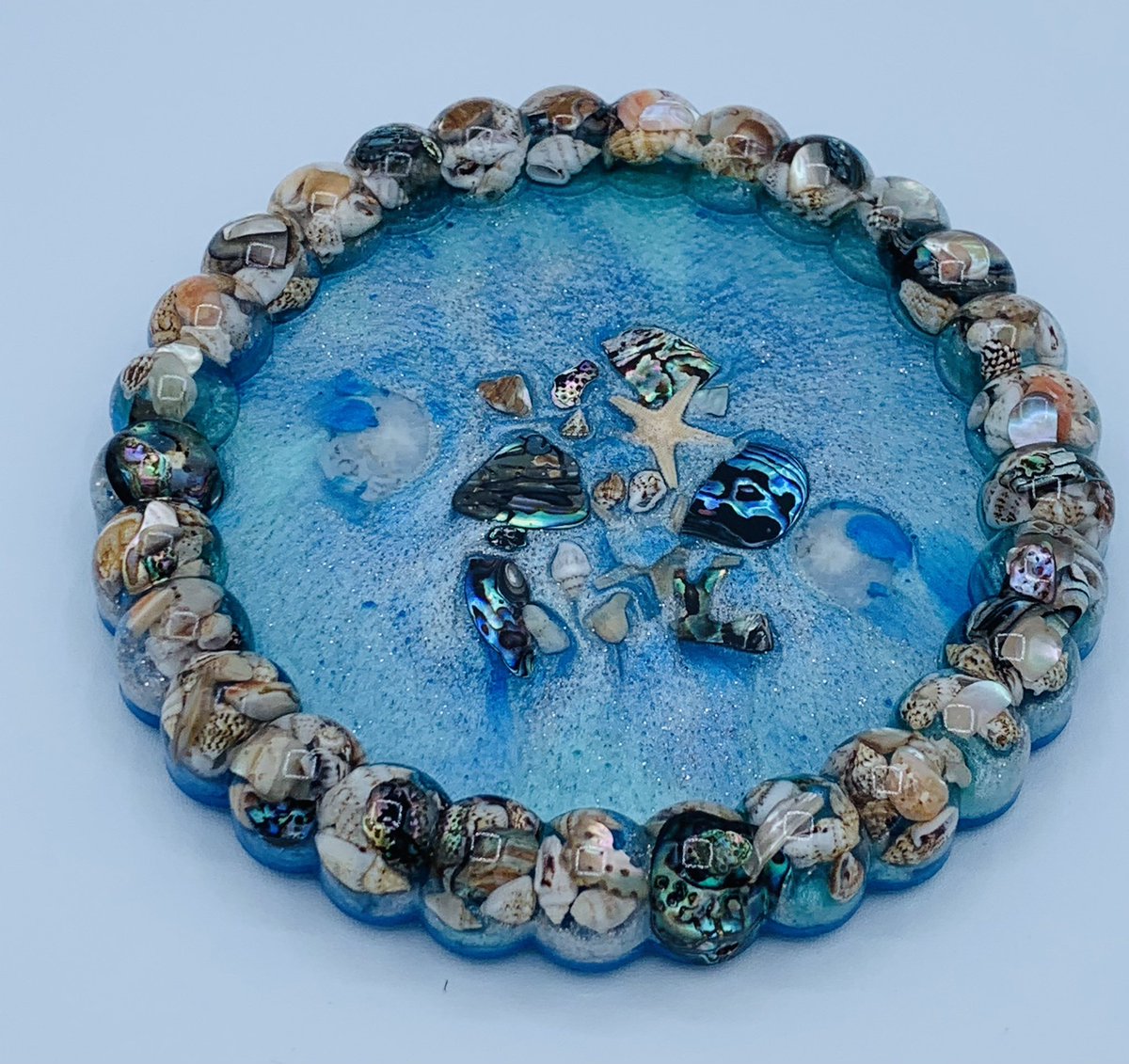 RodemoyerDesign's tweet image. New coastal decor now listed in my shop❤️ #coastaldecor #beachhouse #beachart #resinart #uniquegifts #candleplate #jewelrydish #EtsySeller