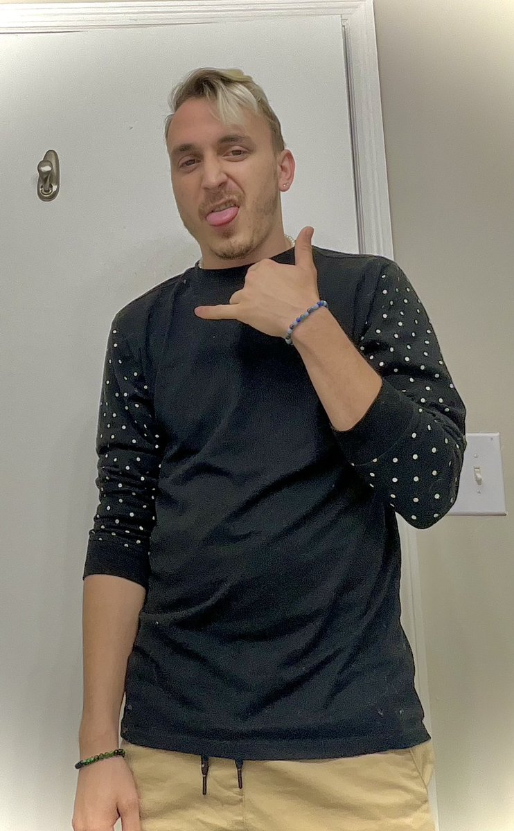 CodyPhisher's tweet photo. Hit me up on onlyfans at https://t.co/as8NjXFCip to catch me with all clothes off 🥸 Free trial promo going on!
#gay 
#bicurious #linkinbio #freetrial #onlyfansfree #onlyfansgay #onlyfansguy https://t.co/XS1Qbu1ZoD