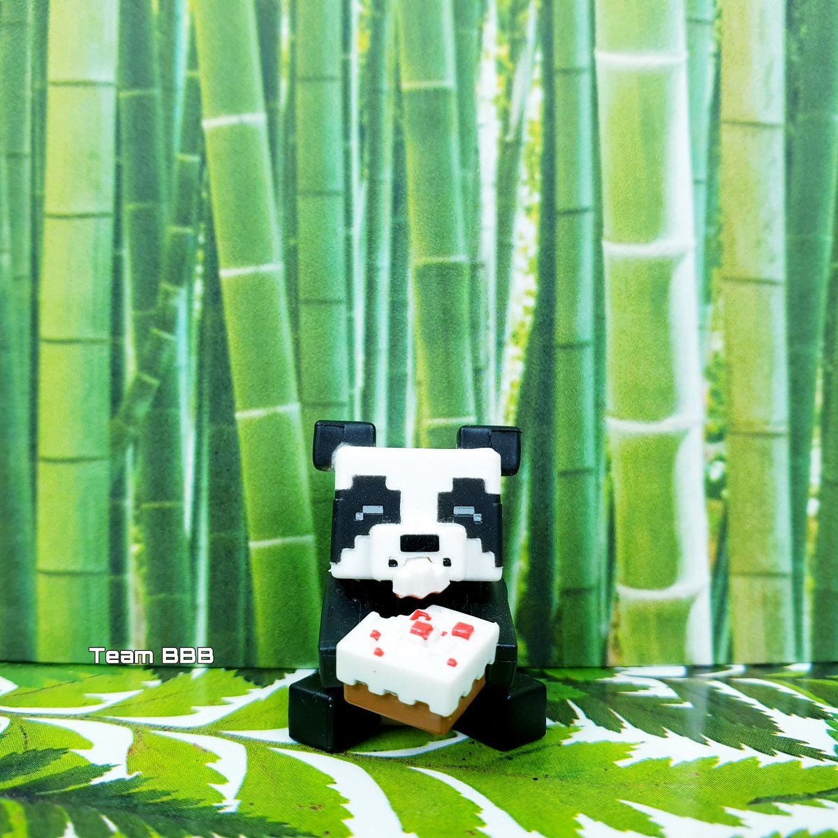 TeamBBB123's tweet image. Sunday, best day for a cuppa and some cake ☕🍰

#minecraft #panda #minecraftpanda #minecrafttoys #toyphotography #toyphoto #bamboo #cake #minecraftcake #sundayvibes @Minecraft