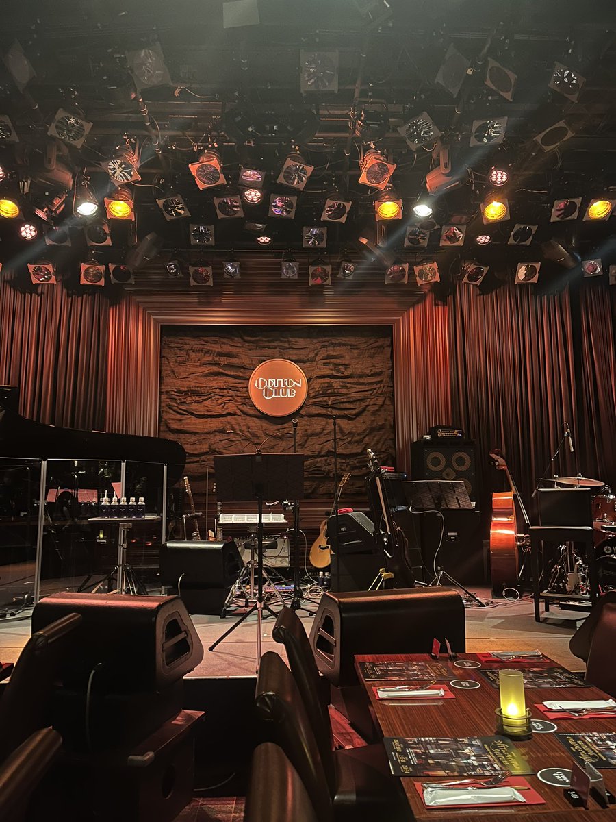 fq___pnk's tweet photo. COTTON CLUBにて #jslive 2nd stageを堪能✨
楽しすぎてあっという間だったけど、色んな曲を聞けて大満足でした!当たり前だけど本当に皆さん歌がお上手で、このミュージカルまた観たいな〜を沢山感じた!
目の前に来てくれたまりゑさん綺麗過ぎて緊張した、私絶対顔やばかったな https://t.co/anbvljdpLZ