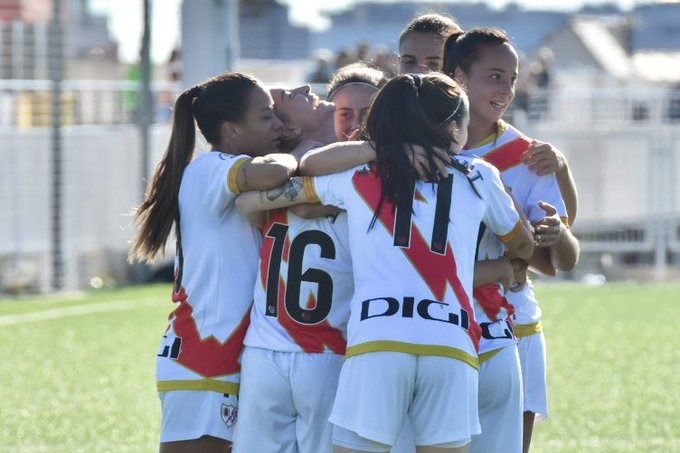 WosoMagazine's tweet photo. 🚨JORNADA 1️⃣1️⃣🚨

#SegundaFederacionFutFem Grupo Norte 

@RayoFemenino 🔴⚪ 1️⃣➖0️⃣ @sdhuescafem 🔵🔴

⚽🔴⚪ @mery7_

🏟 CD Rayo Vallecano

#Wosomagazine🧩 #VamosRayoFemenino⚡  #SDHFem https://t.co/4mCmZfCR7W
