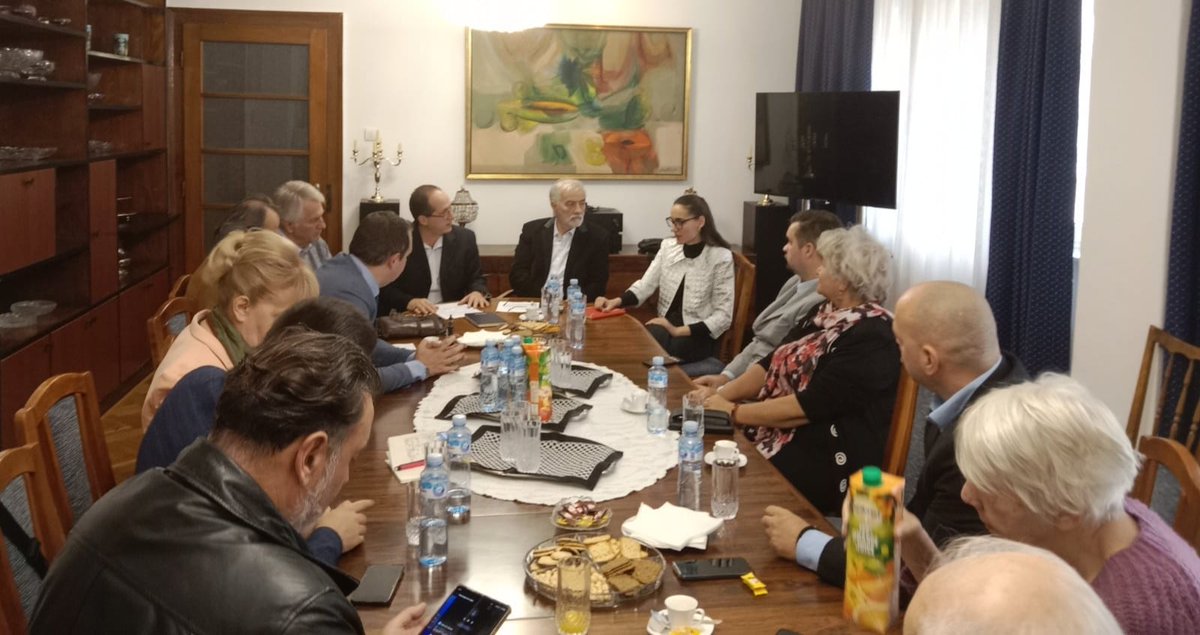 leydernestorh's tweet photo. Reunión anual de la Asociación de Amistad Serbio-Cubana de Belgrado reafirmó la lucha contra el criminal bloqueo a Cuba, y por el cese de la agresión militar de Israel al pueblo palestino
👇🇷🇸 🤝 🇨🇺
https://t.co/ET5qDDrQsi
#UnblockCuba #MejorSinBloqueo #Ofthelist
#FreePalestine https://t.co/u3CkrBaU3g