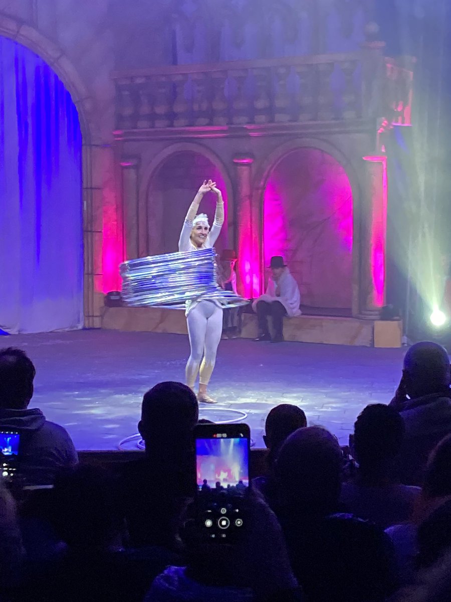 sebchrist41's tweet photo. Rêve de cirque @spl_ovle au chapit’o https://t.co/ihjGxaoX1h