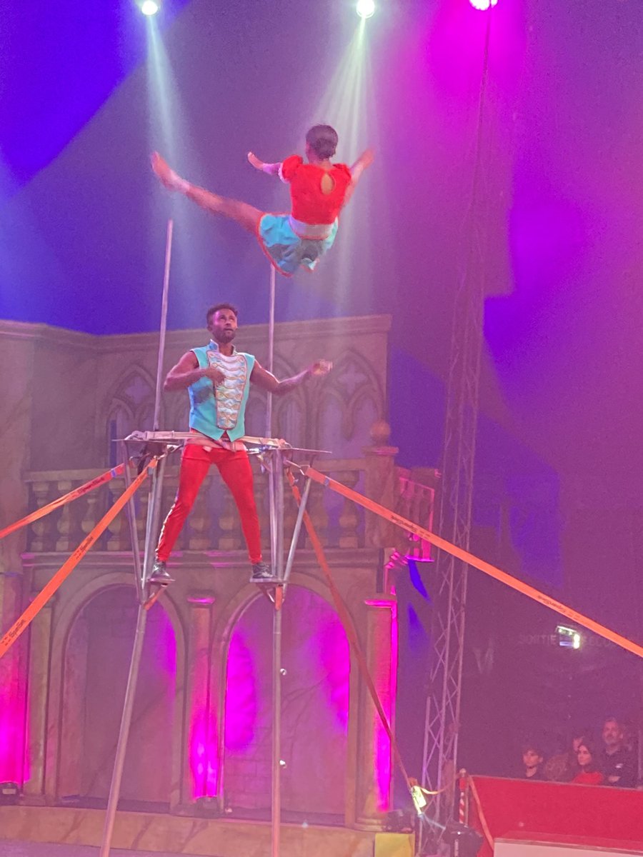 sebchrist41's tweet photo. Rêve de cirque @spl_ovle au chapit’o https://t.co/ihjGxaoX1h