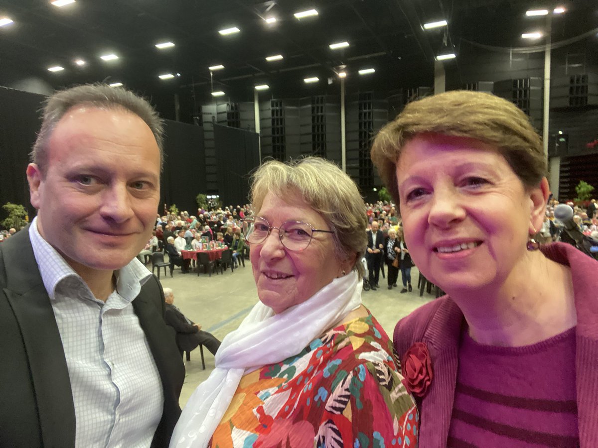 LudovicAssier's tweet photo. Toujours un moment de convivialité que le repas des ainés d’Alençon à Anova. Plus de 500 personnes présentes et 220 repas livrés. Pour beaucoup, parfois isolés, c’est un moment de solidarité important. https://t.co/dZ2z4LZvcD