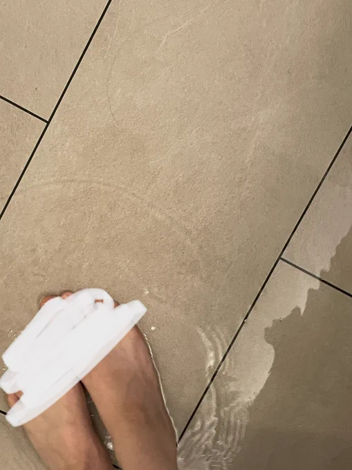 MY BATHROOM FLOOR IS FLOODING COULD MY DAY GET ANY WORSE???:??2$/$$: