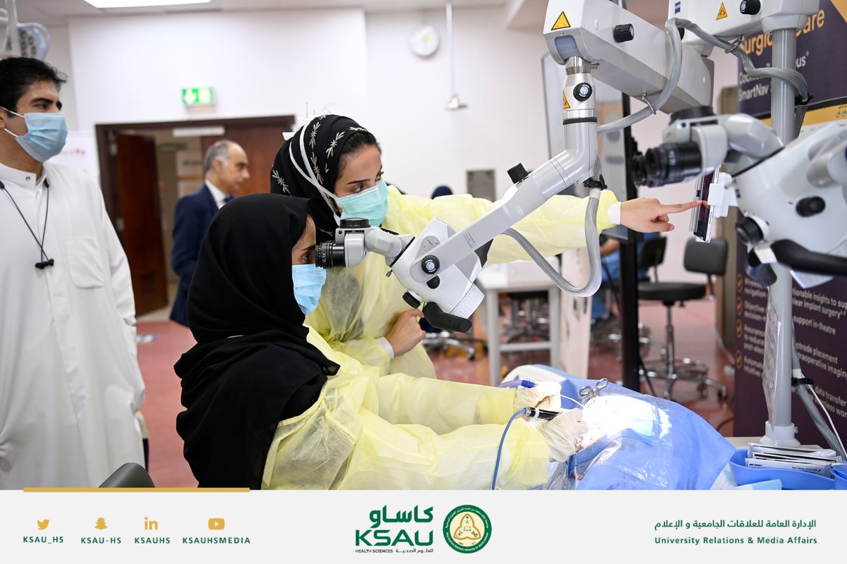 امتدادًا للجهود التي تقوم بها الجامعة والهادفة إلى صناعة كوادر طبية مميزة، نظمت كلية الطب بجامعة #كاساو ممثلة بقسم العلوم الطبية الأساسية بالمدينة الجامعية بالرياض وبالشراكة مع قسم جراحة الأطفال بمدينة الملك عبدالعزيز الطبية دورة حول تشريح العظم الصدغي والجراحة المجهرية للأذن،