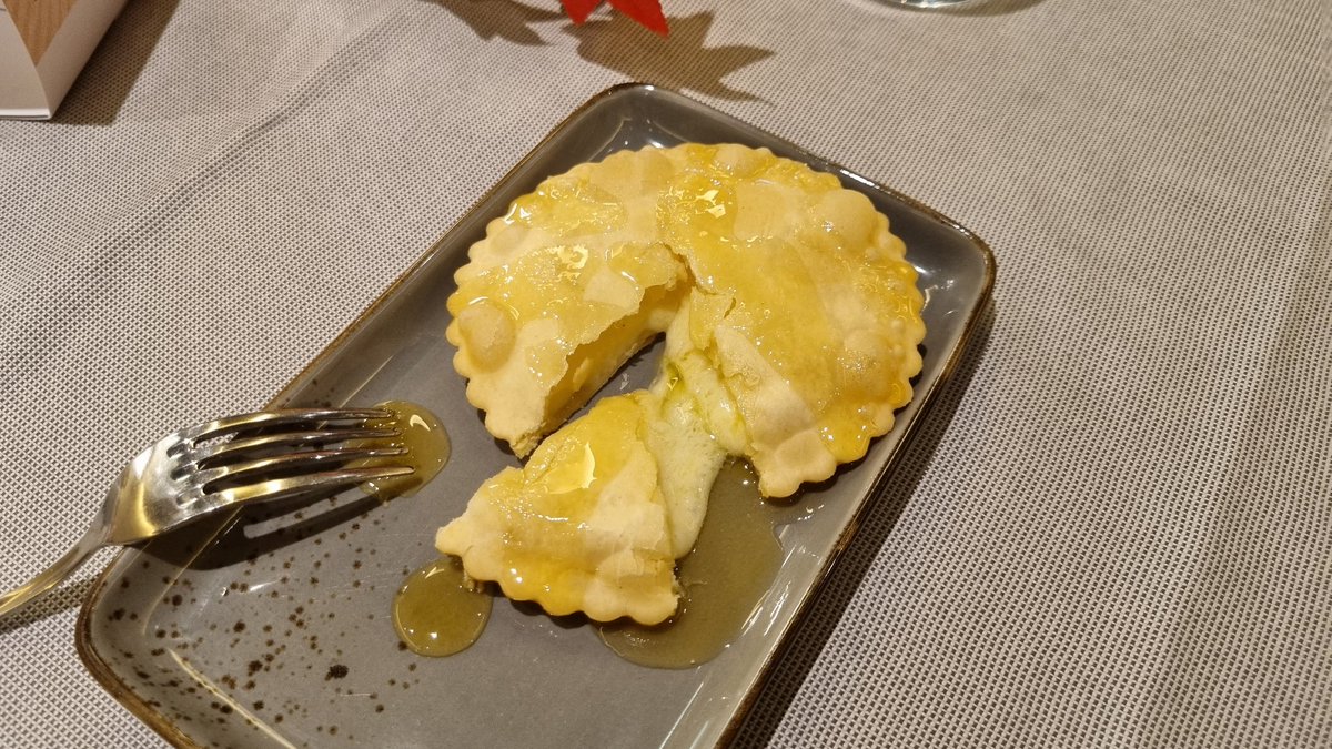 hashtang__'s tweet image. Of course I didn&apos;t. I&apos;m not that crazy, instead I got specialties from Sardinia.

#golab2023 #golang