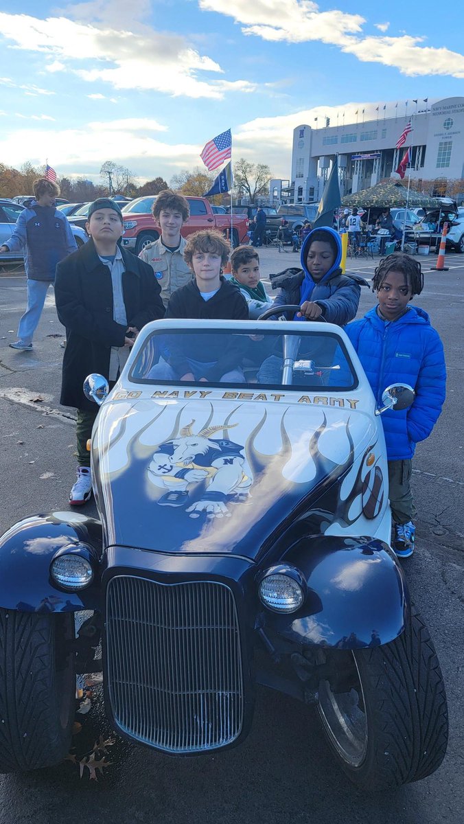 JohnDavisUSA's tweet photo. Had a great day with Troop 133 at Navy Scout Football Scout Day! Was a brave scout who ate an oyster!
#baltimore #Maryland #RavensFlock📷📷📷 #Ravens #Catholics #Gaelforce #MoJoPride https://t.co/S9TNu6NcXq