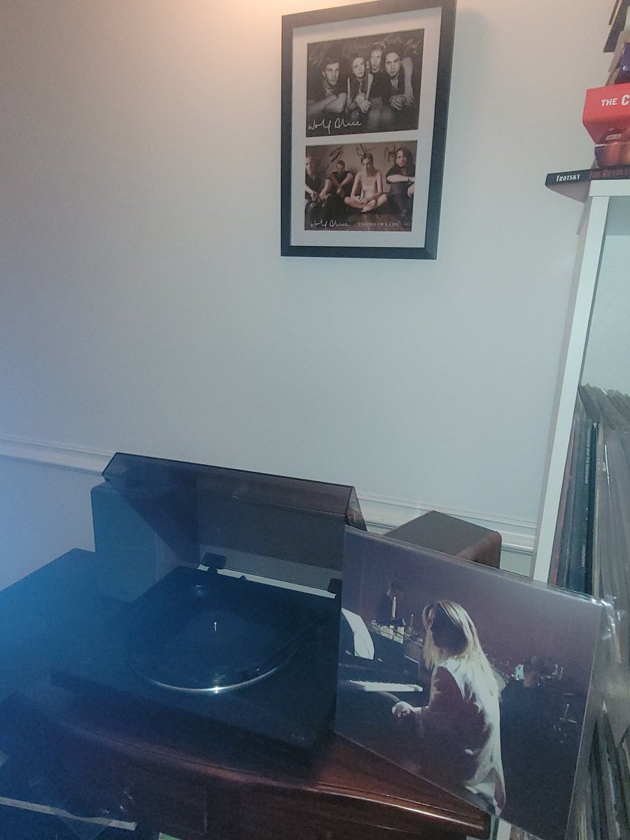 DebsHol50's tweet photo. #Nowplating Dirty hits, Blue Weekend Live , live in London. 🎵🎤🎶🎸😍 https://t.co/0rA7Ub4OKU