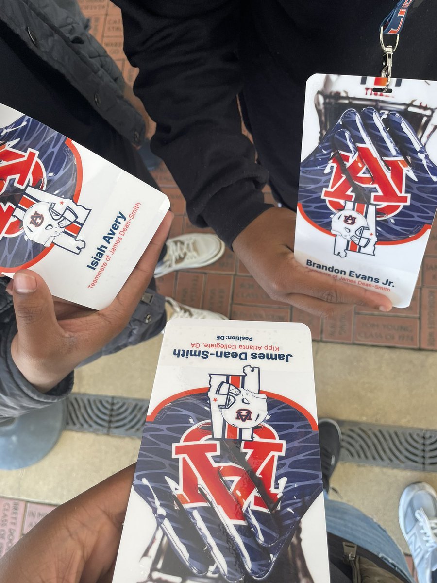 JamesDeanSmith_'s tweet photo. Had a good time at @AuburnFootball game yesterday. @RecruitGeorgia #DE #DT @KACWarriorFB https://t.co/4ZRno43xQO