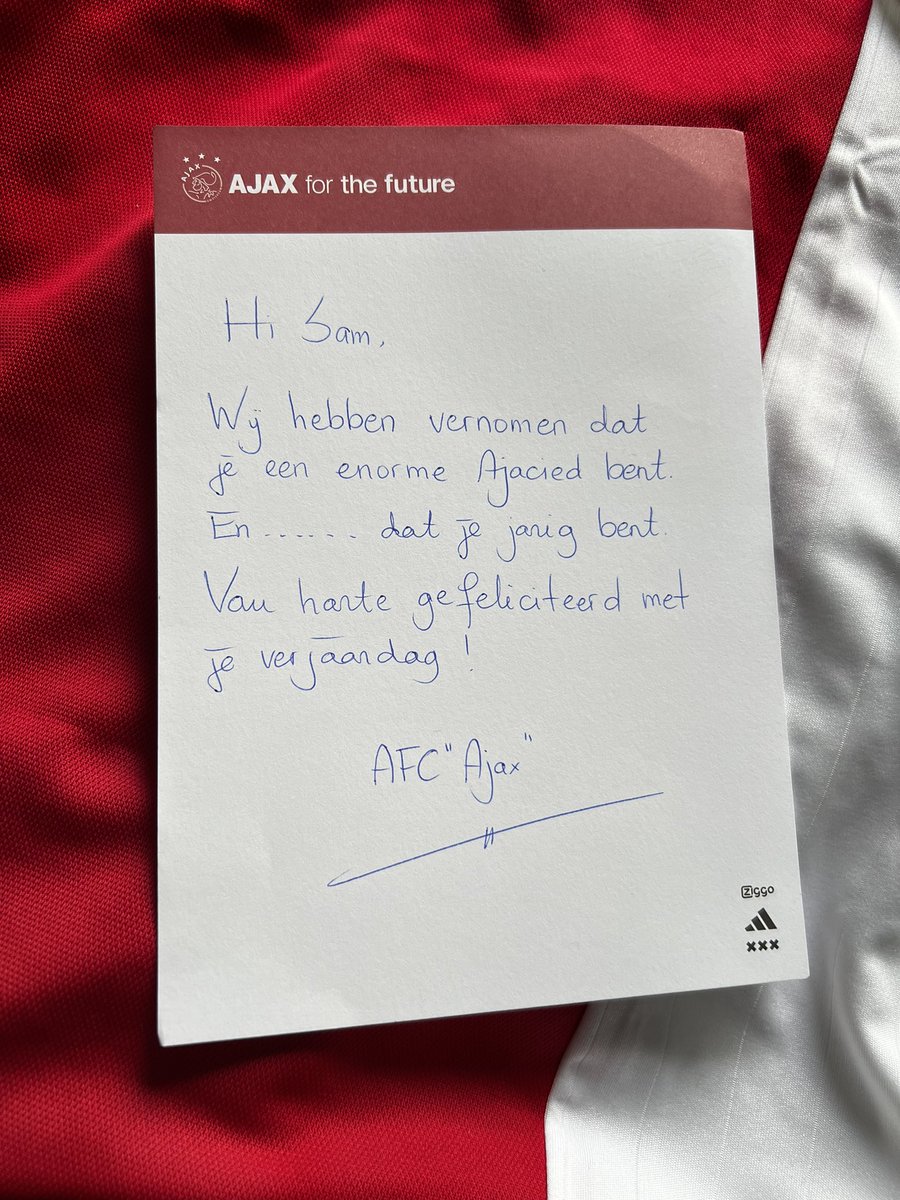 Sammos00's tweet photo. @AjaxFancare onwijs bedankt voor het regelen van dit!!! Ik ben er onwijs blij mee, dit krijgt een mooi plekje in de lijst van me andere shirt van jullie😊 https://t.co/ZrXTxKUpqL