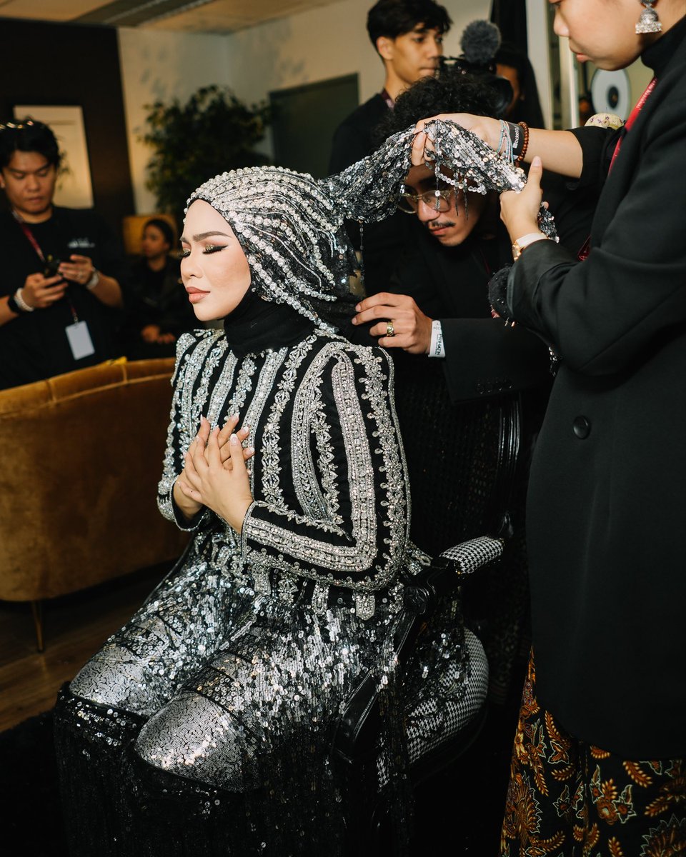 ainaabdulmusic's tweet photo. One of the most fun outfits to rock on stage 🤍 #ANightWithAinaAbdul big thanks to Rizman Ruzaini.. https://t.co/dKce9oe89g