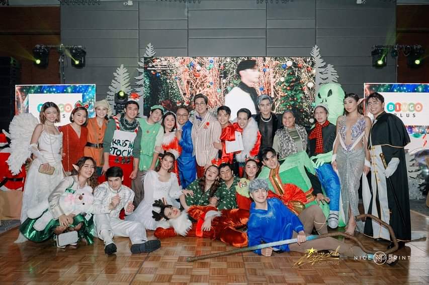 teamanjiuniv's tweet photo. Anji Salvacion with her #TabingIlogTheMusical Family. 

CHRISTMASaya ANJI
ANJI STUNNING BALLERINA

#AnjiSalvacion @anjisalvacion https://t.co/VA9Ic3LbfK