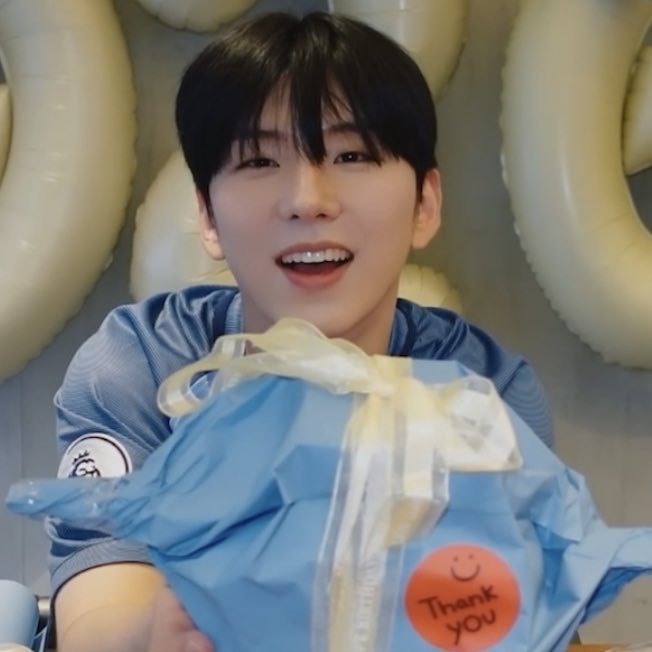 기혀니의 생일을 맞이해서 기혀니가 준비했던 선물과 동일한 제품인 폴라로이드+필름세트를 1분께 드립니당 알티만 해주세용 ❤️🐹

조건 : 22일에 아기 생일 왕창 많이 축하해주기