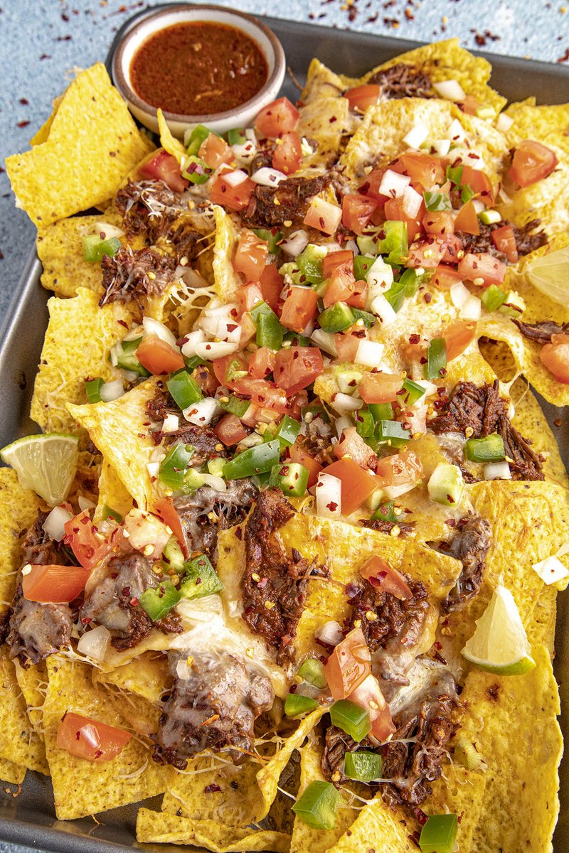 Birria Nachos, my friends! With homemade Mexican birria de res, lots of melty cheese, and pico de gallo, perfect for leftover birria. For game day! Who's playing today? chilipeppermadness.com/chili-pepper-r… #hungry #yummy #RecipeOfTheDay #recipe