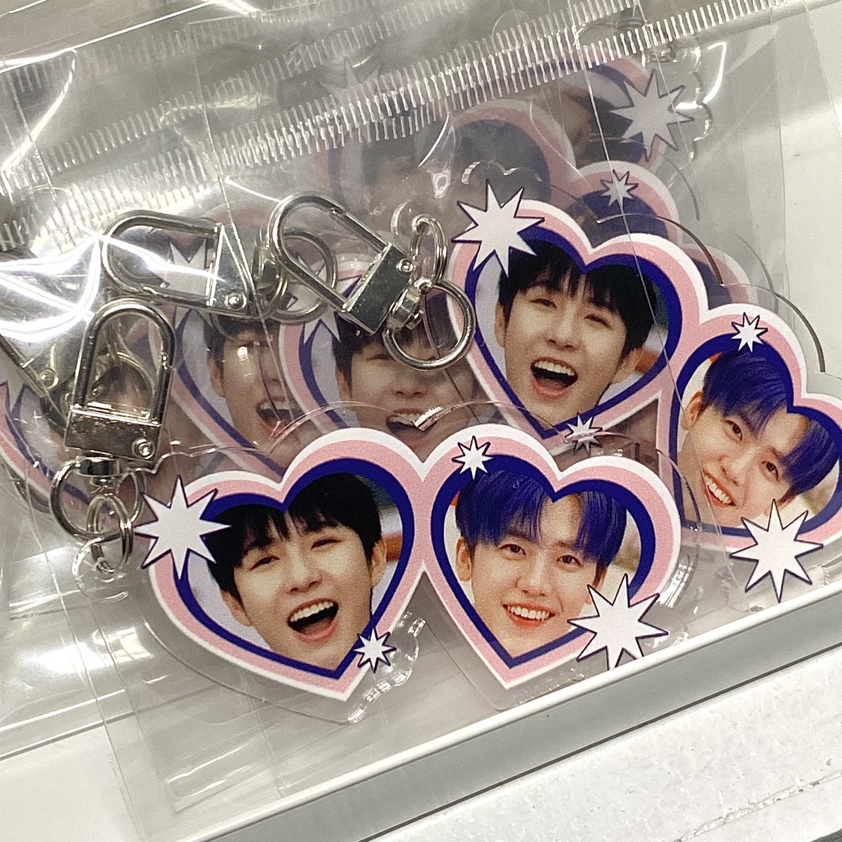 🎀 extras ❕  

✉️ jaemrenful keyrings (7 pcs available)
— php 100 ea

🪧 payo, will be shipped later this week! 
🪧 reply 'mine + qty' to claim!