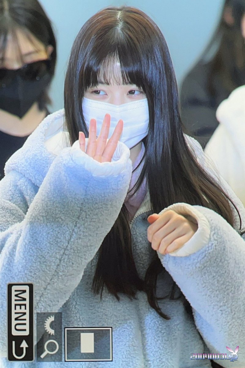 20040831_jp's tweet photo. 231119 아이브 김포공항 입국 preview ✈️✨
@IVEstarship 
#원영 #WonYoung #ウォニョン #장원영 
#아이브 #IVE #アイブ https://t.co/hmUMKHfWja