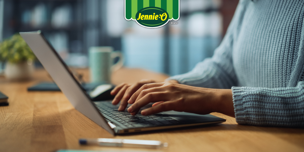 We’ve got a team of experts standing by to help you make the most of Thanksgiving with menu inspiration, answers to your all preparation questions. Simply call 1-800-TURKEYS, use the live chat on JennieO.com or text the word Turkey to 73876 

#Thanksgiving #Turkey